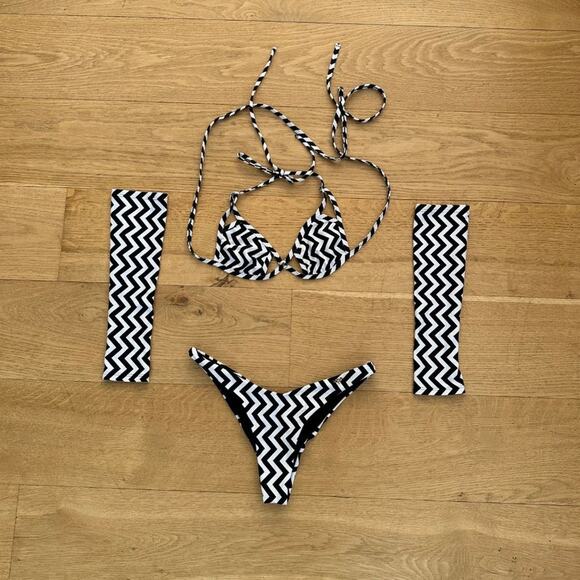 Aguaviva Swim Chevron Stripe Bikini with Matching Arm Sleeves - Picture 1 of 9